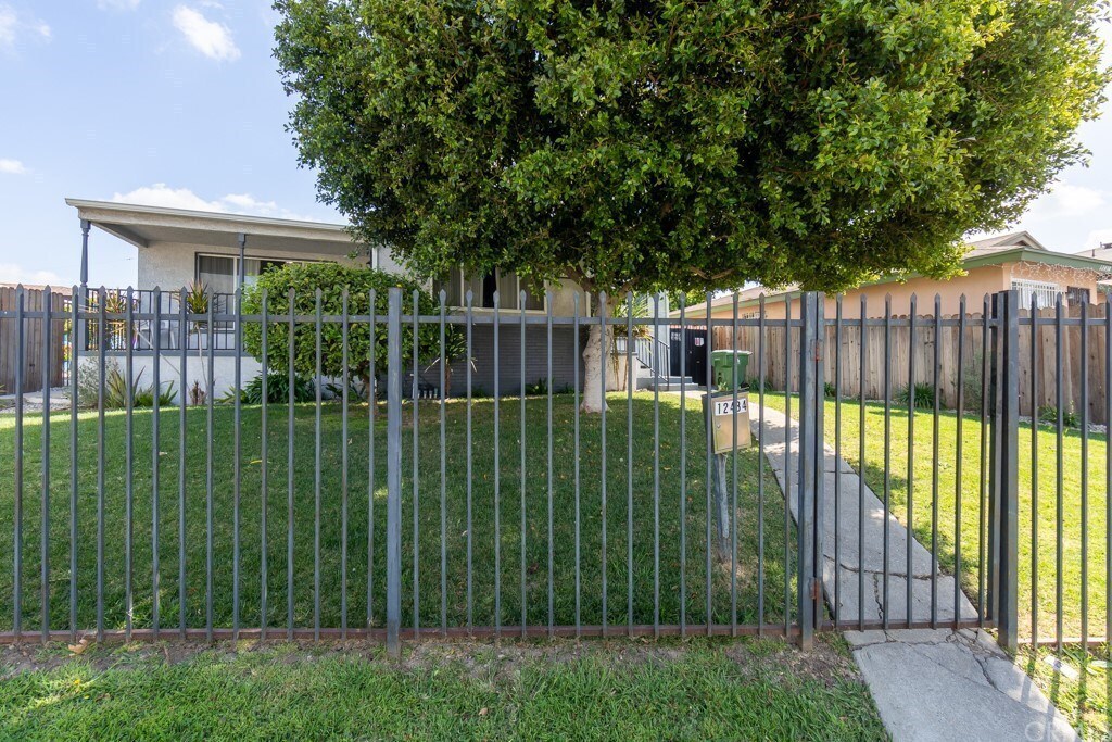 Building Photo - 12434 S Vermont Ave