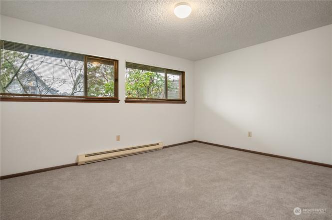 Building Photo - 3033 21st Ave W