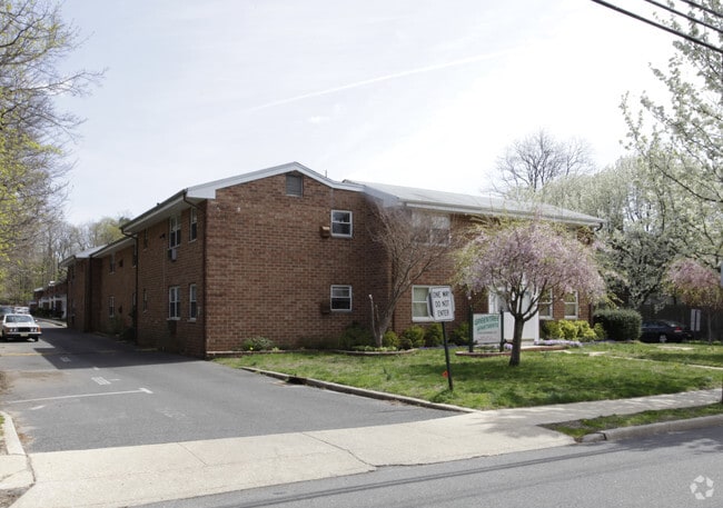 Building Photo - Greentree Apartments