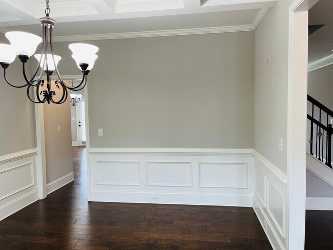 Building Photo - WOW! 5 bed, 4 full baths, brick exterior, ...