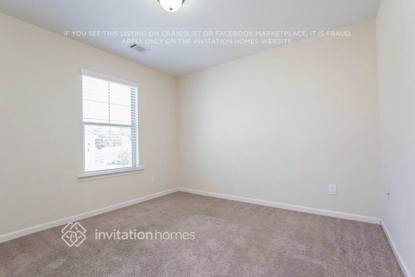 Building Photo - 1562 Ewing Farm Dr