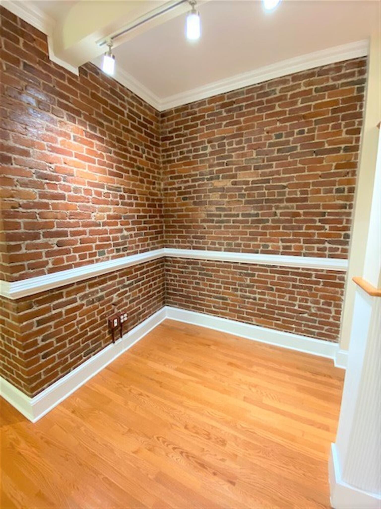 Building Photo - 910 Massachusetts Ave
