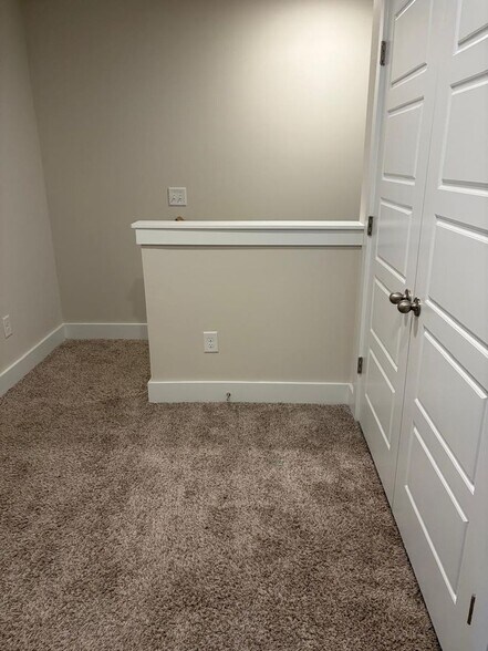 Building Photo - 961 Yarn Wy