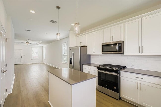 Building Photo - 517 Madelines Mdw Ln