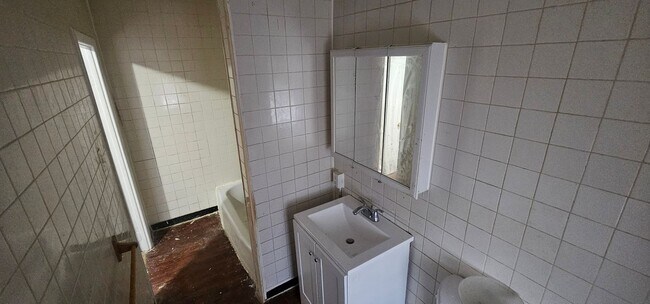 Building Photo - **COMING SOON** Desirable East Baltimore, Reasonably- Priced Town Home For Rent!