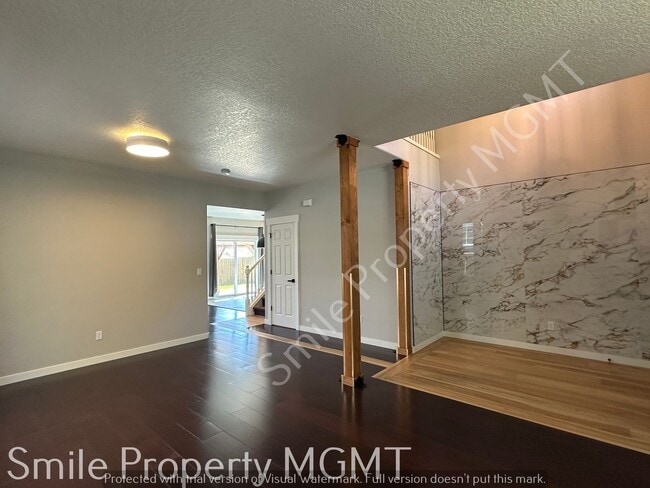 Building Photo - 4524 SE Oakhurst St
