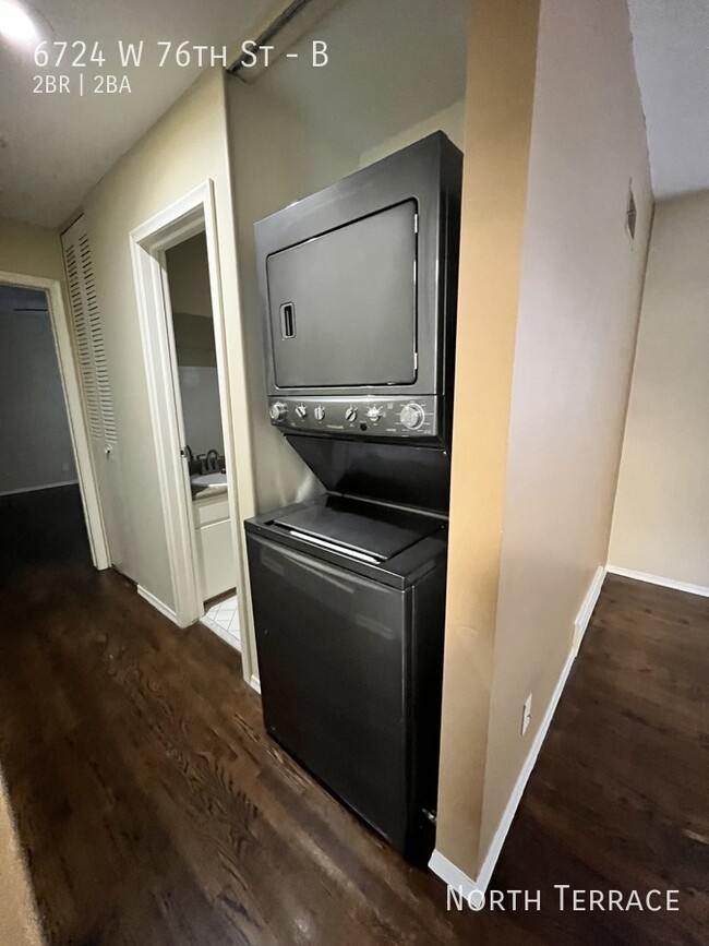 Building Photo - Modern 2BR/2BA Apartment in Overland Park ...