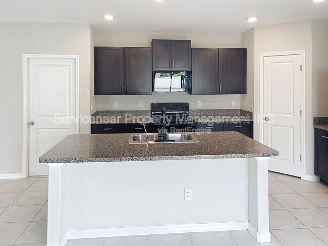 Building Photo - 3810 Romano Busciglio St