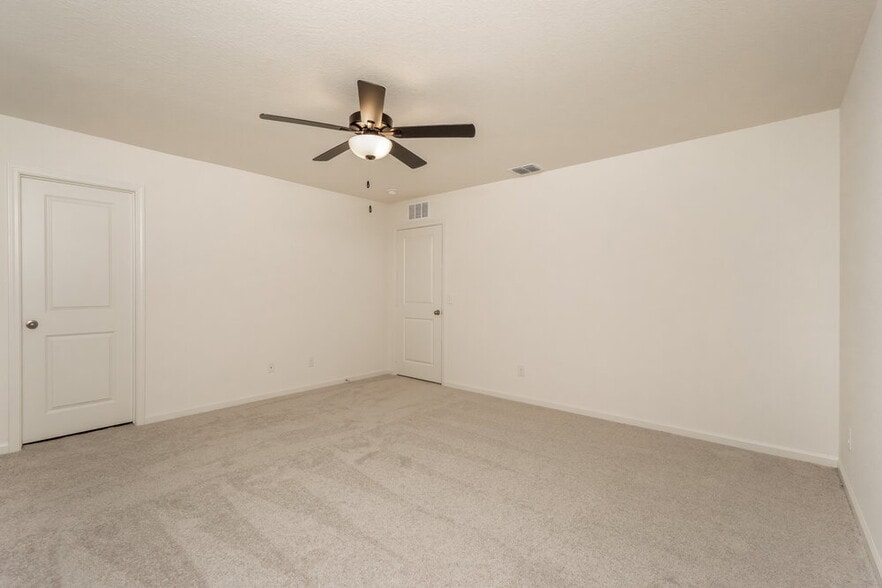 Building Photo - 5607 Finch Cyn