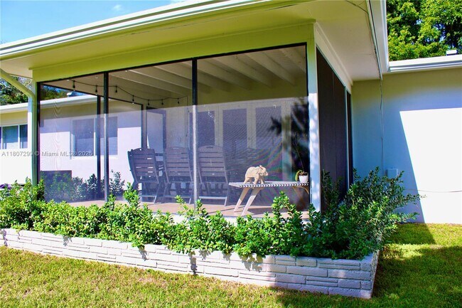 Building Photo - 5800 SW 100th St