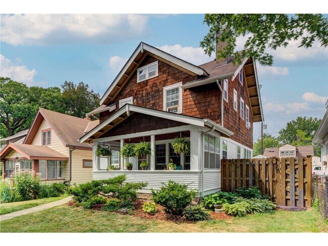 Building Photo - Gorgeous 6 Bedroom in Midway- June 2026 Mo...