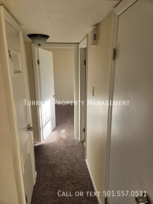 Building Photo - 1705 Sanford Dr