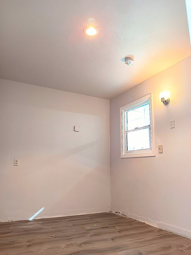 Building Photo - 3935 Lime Ave