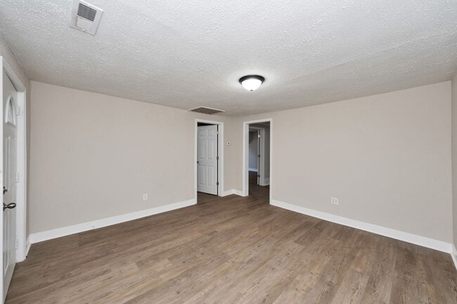 Building Photo - Spacious Hidden Gem in Bessemer – A Must See Inside!