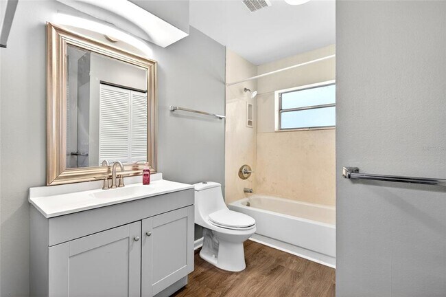 Building Photo - 3423 SW 27th St