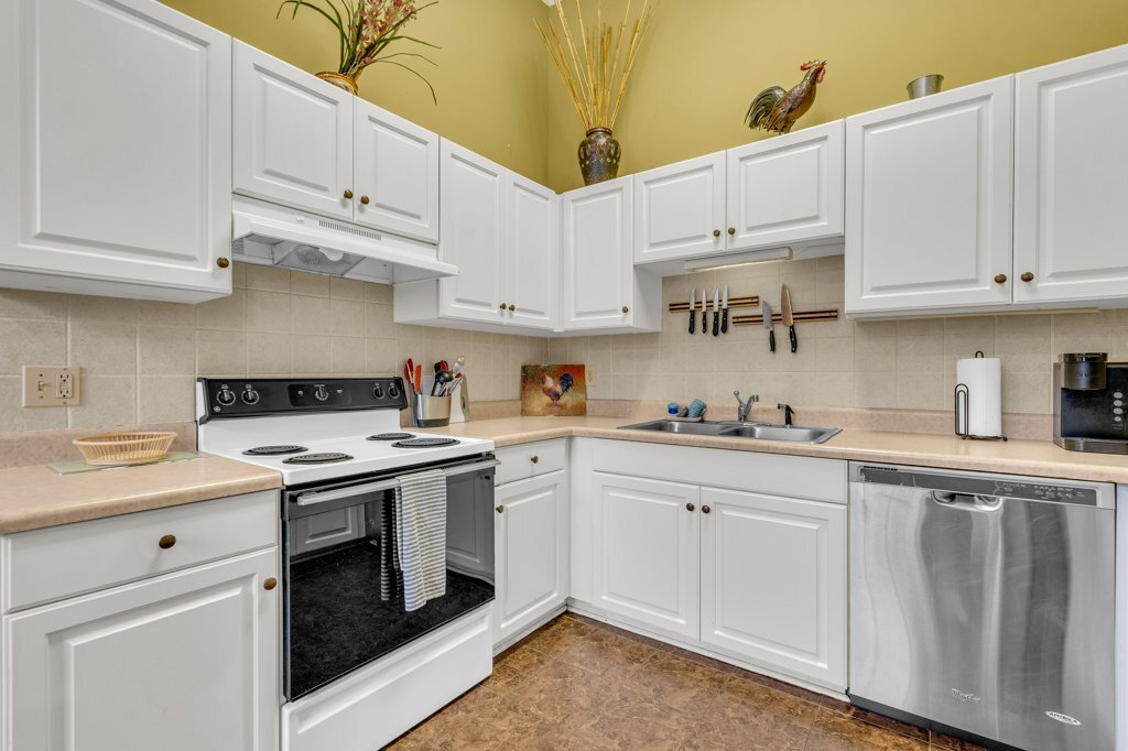 Building Photo - 515 College St