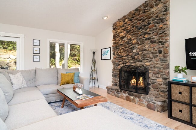 Building Photo - Lake Minnetonka 3-Bedroom Modernized Home ...