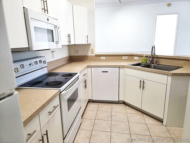 Building Photo - 4602 SW 160th Ave