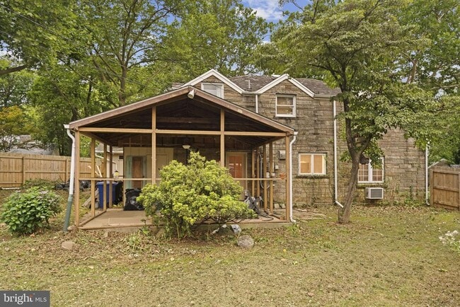Building Photo - 704 Evergreen St