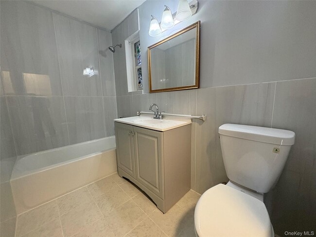 Building Photo - 742 E 58th St