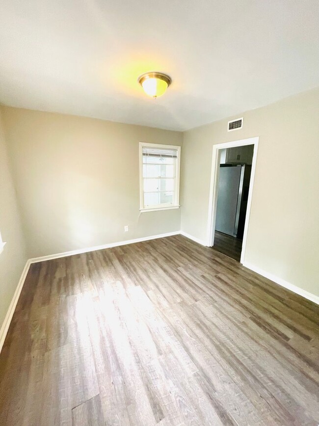 Building Photo - ** 4 Bed 2.5 Bath located in Mcgehee Allen...