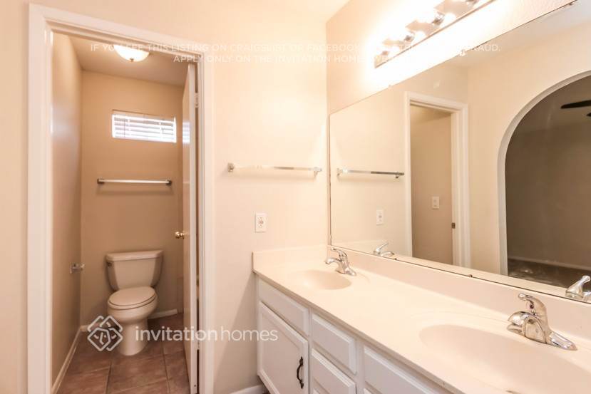 Building Photo - 2551 E Diamond Cir