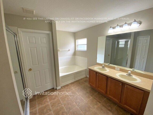 Building Photo - 2235 Roanoke Springs Dr