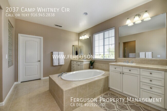 Building Photo - 2037 Camp Whitney Cir