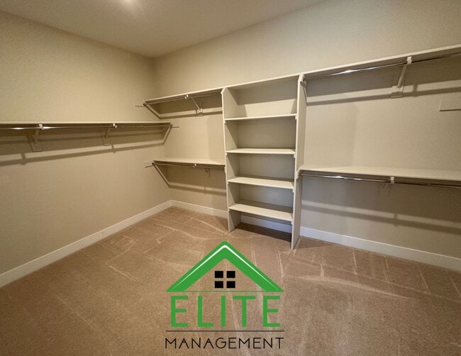 Building Photo - Charming and Spacious Home in Desirable El...