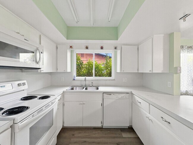 Building Photo - 12829 109th St