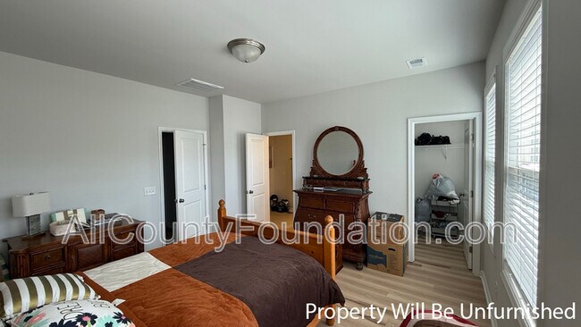 Building Photo - 612 Southview Ln