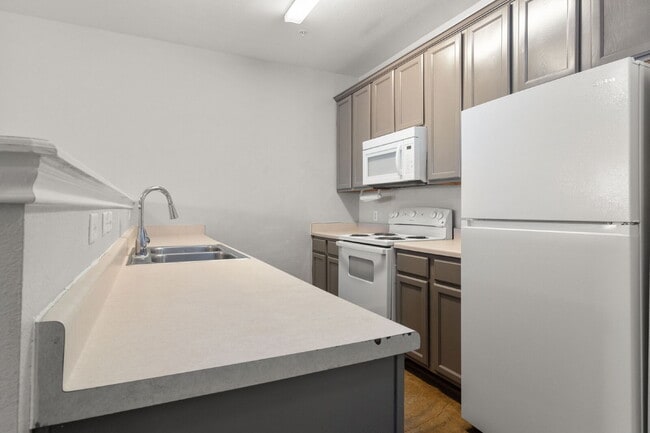 Building Photo - "Spacious 3-Bed Retreat with 2.5 Baths – Your Ideal Home in Universal City!"