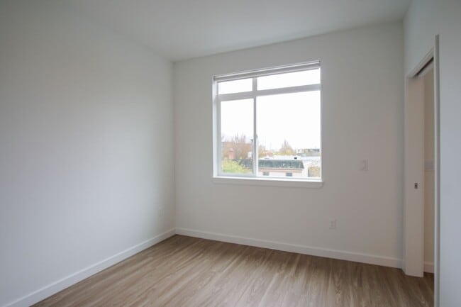 Building Photo - Top Floor 1-Bed w/Condo-Grade Finishes & $500 OFF!