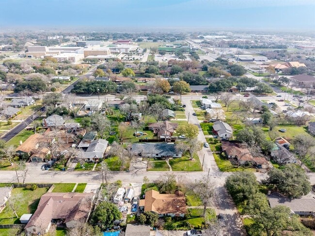 Building Photo - 803 Peach St