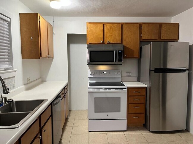 Building Photo - 302 W Wall St