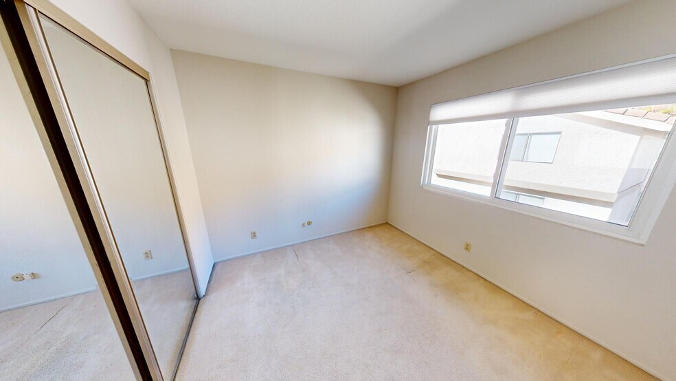 Building Photo - 26118 Alizia Canyon Dr