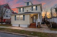 Building Photo - Spacious 3 Bedroom, 2 Bathroom Single Fami...