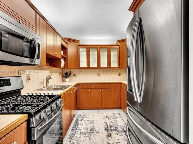 Building Photo - 3140 S Ocean Dr