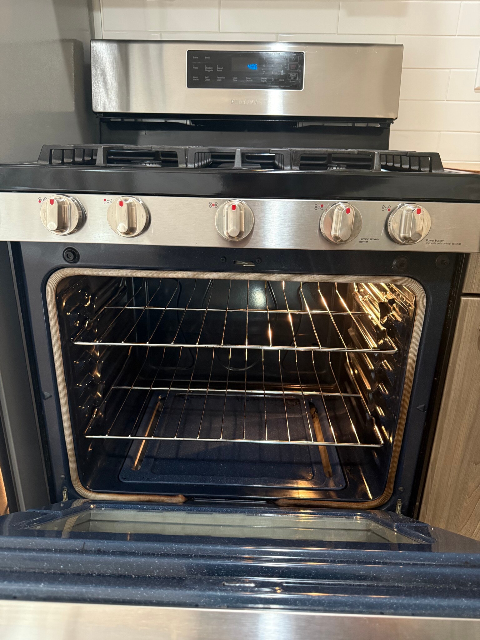 Samsung Range / Oven - 17606 Roscoe Blvd