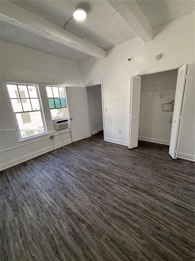 Building Photo - 220 23rd St