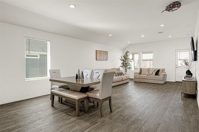 Building Photo - 2206 Laurel Bloom Ln