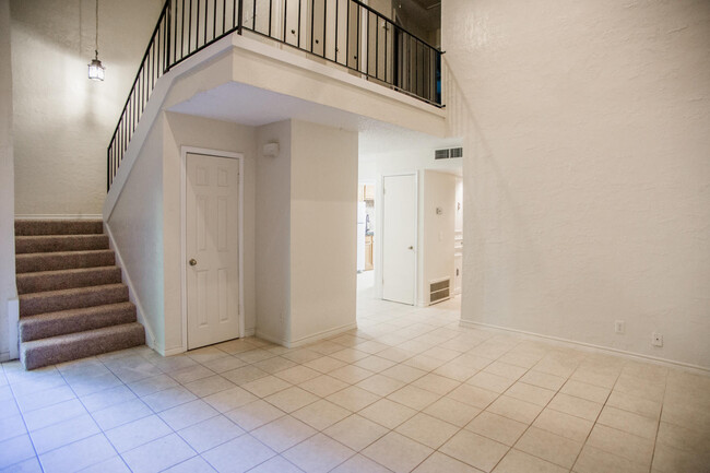 Building Photo - 813 Ranch Rd 12