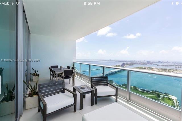 Building Photo - 900 Biscayne