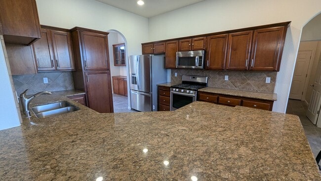 Building Photo - Immaculate 4 Bedroom 2.5 Bath Home in Sierra Meadows