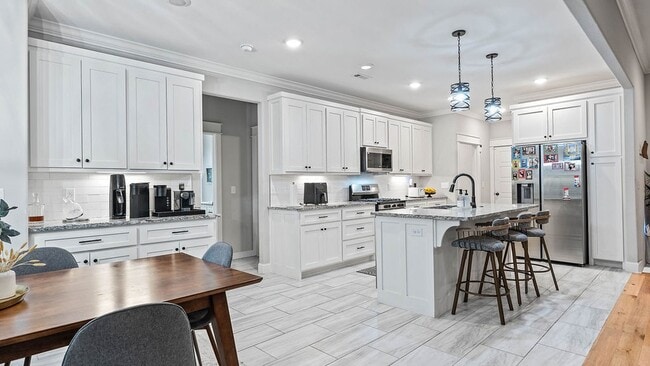 Building Photo - 3 Donington Cir