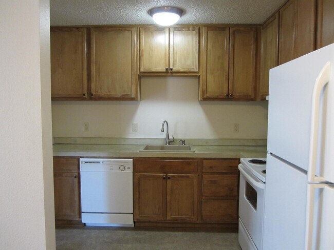 Building Photo - 3440 SW Alice St