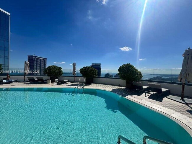 Building Photo - 801 S Miami Ave