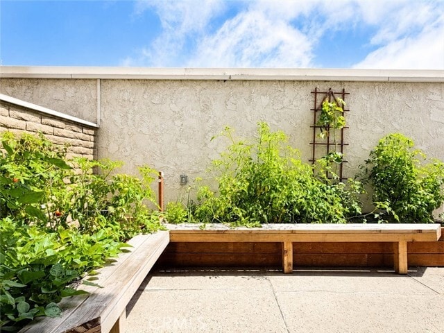 Building Photo - 27943 Ridgebrook Ct