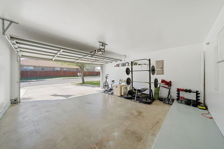 Building Photo - 3914 Bear Oak Path