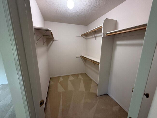 Building Photo - 4630 NW White Mountain Terrace